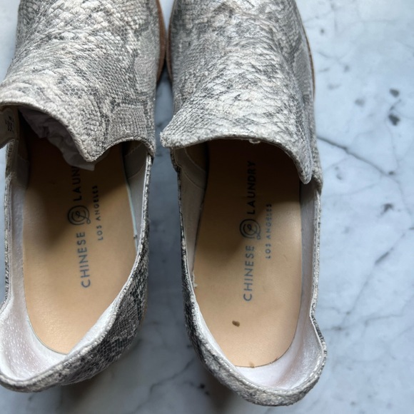 Chinese Laundry Ankle Boot - Picture 3 of 6